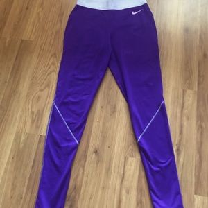 Woman’s Nike Pro fit leggings/tights.